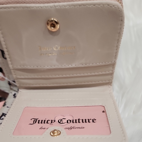 🔹️Juicy Couture🔹 Freshly Picked Small Zip Around Strawberry Wallet Peach White - Picture 4 of 10